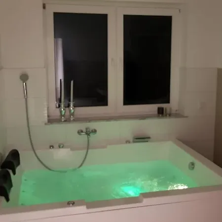 Ferienwohnung Mit Jacuzzi Naehe Flughafen Koeln Bonn Troisdorf Eksteriør billede