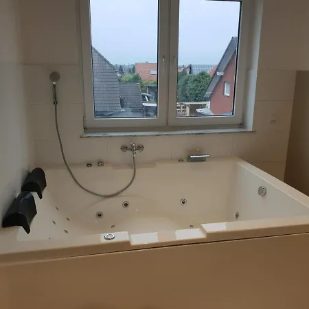 Ferienwohnung Mit Jacuzzi Naehe Flughafen Koeln Bonn Troisdorf Eksteriør billede