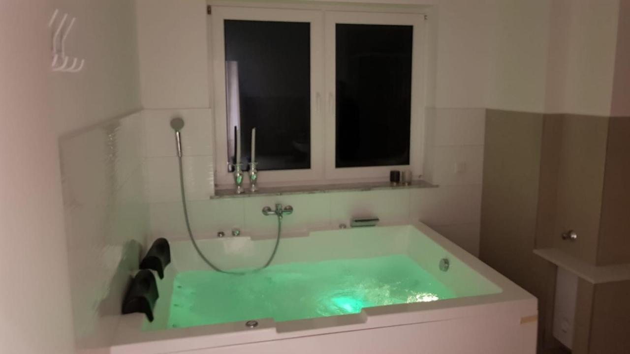 Apartment Mit Jacuzzi Naehe Flughafen Koeln Bonn