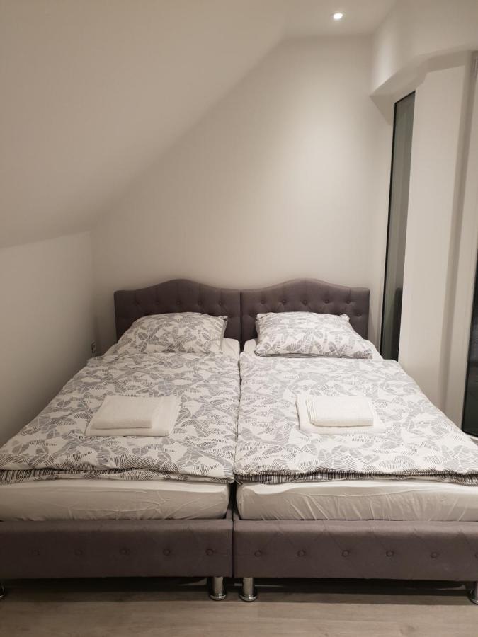 Mit Jacuzzi Naehe Flughafen Koeln Bonn
