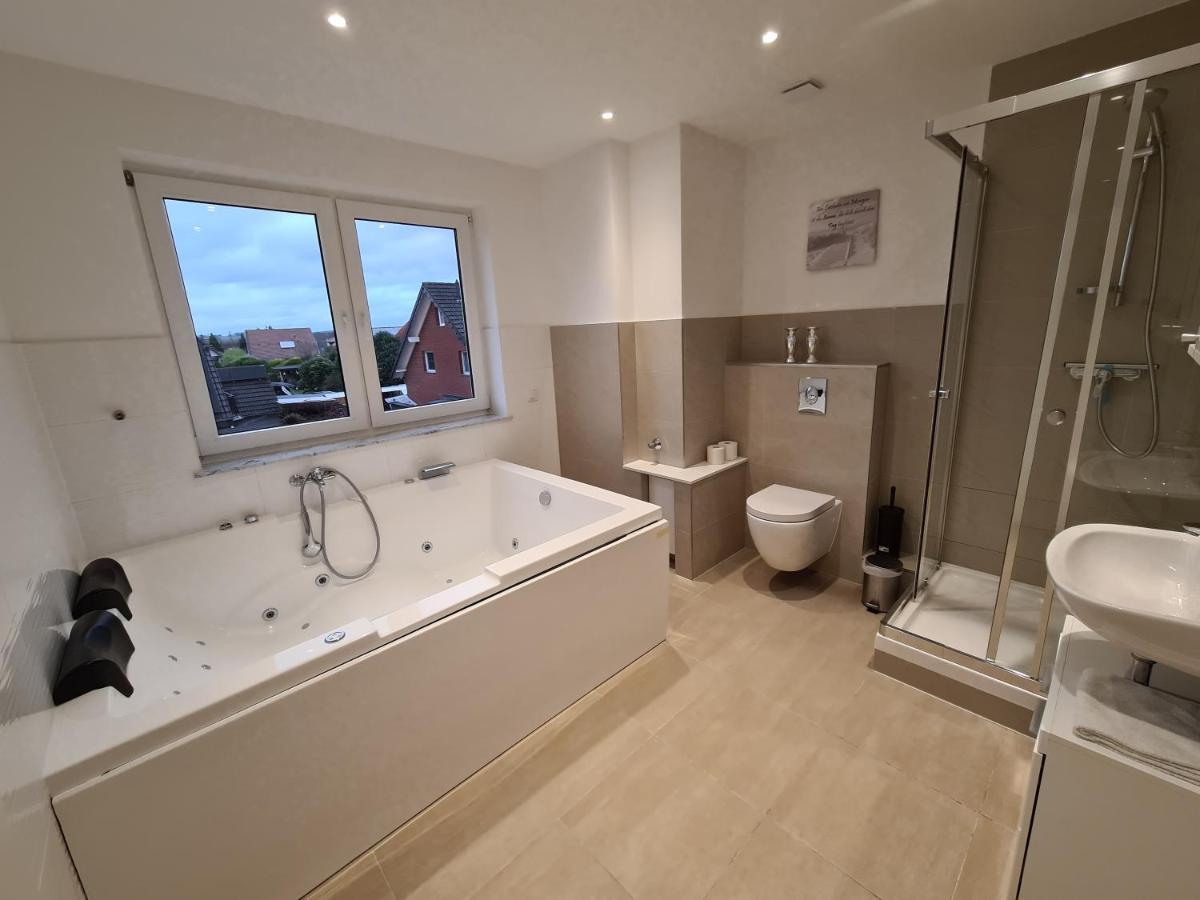Mit Jacuzzi Naehe Flughafen Koeln Bonn Apartment